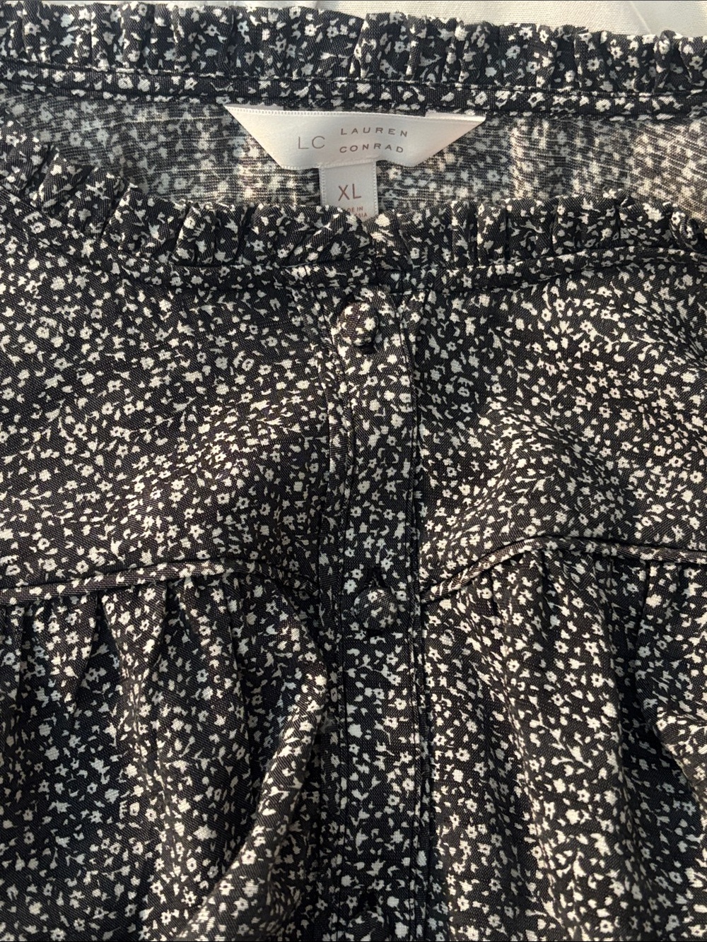 LC Black White Ditsy Floral Peasant Blouse Long Sleeve Button Front Top XL - Picture 9 of 9